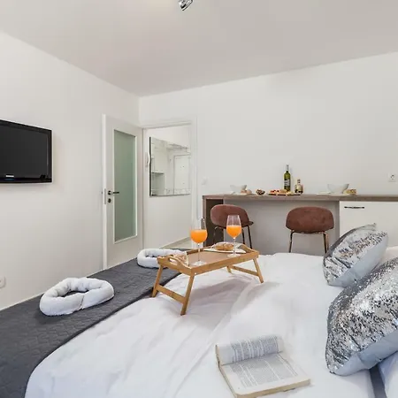 Consensus Apartment *
